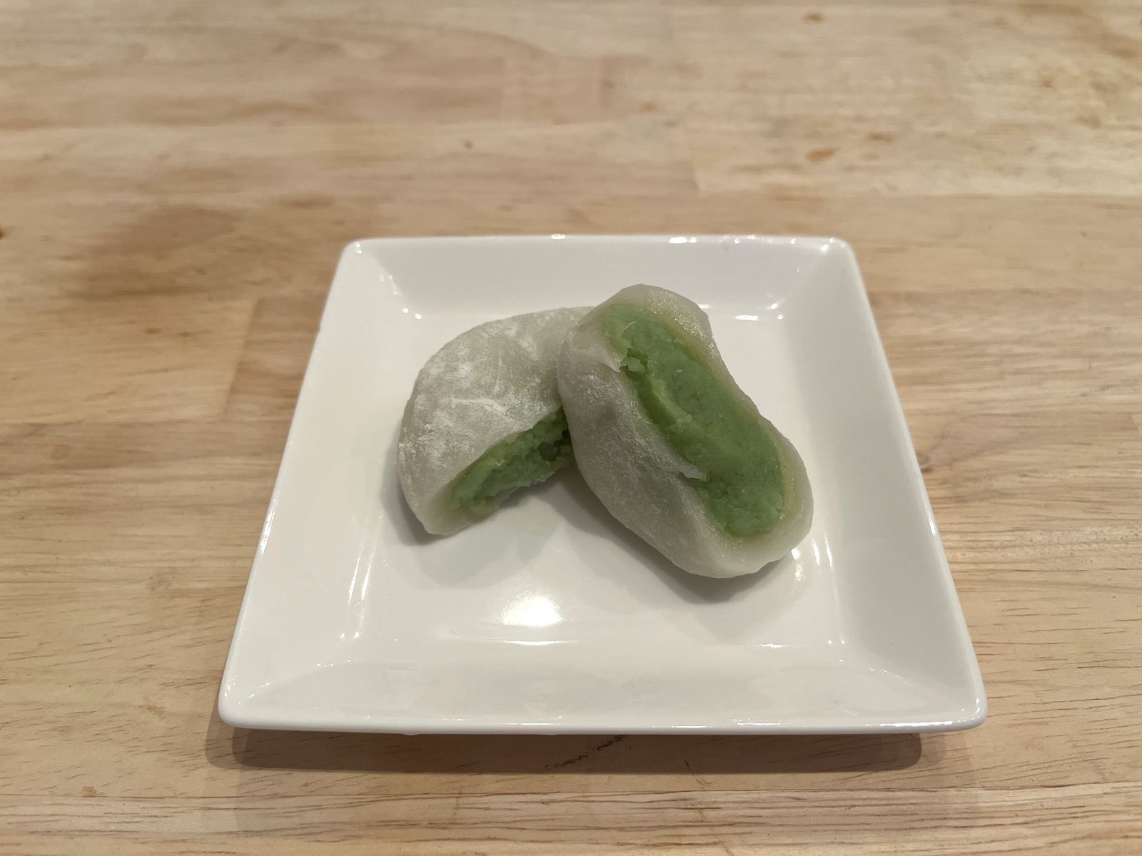 皿に盛ったずんだ大福